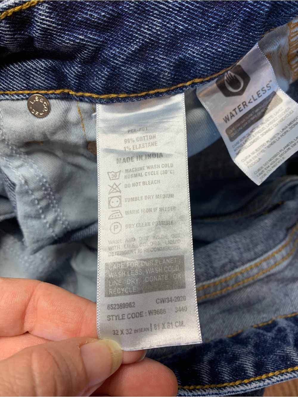 Levi's Men's Relaxed Straight-Leg Jeans in Medium Blue Denim - Picture 3 of 12